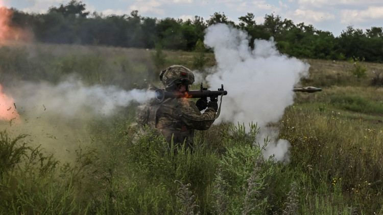 Theo các thông tin, các quan chức phương Tây hiện đã bày tỏ rõ ràng mối quan ngại của họ về tiến độ chậm chạp của phía Ukraine. Ngoài ra, các phương tiện truyền thông phương Tây đã phóng đại nhiều chi tiết về tiến trình của cuộc xung đột, một "trò chơi đổ lỗi" dường như đang diễn ra ở Kiev.