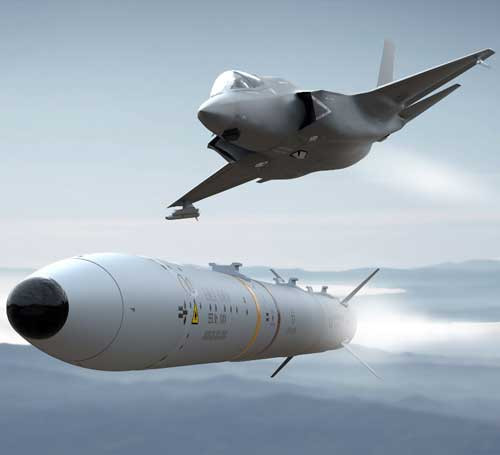 Được trang bị hệ thống dẫn đường điều khiển bằng cánh đuôi và khí động học hiệu suất cao, ASRAAM có thể thực hiện các cú ngoặt gấp và tăng tốc nhanh khi thay đổi hướng. Những khả năng này, khiến nó đặc biệt phù hợp cho các cuộc giao tranh không đối không, nơi tốc độ và khả năng cơ động là rất quan trọng. 