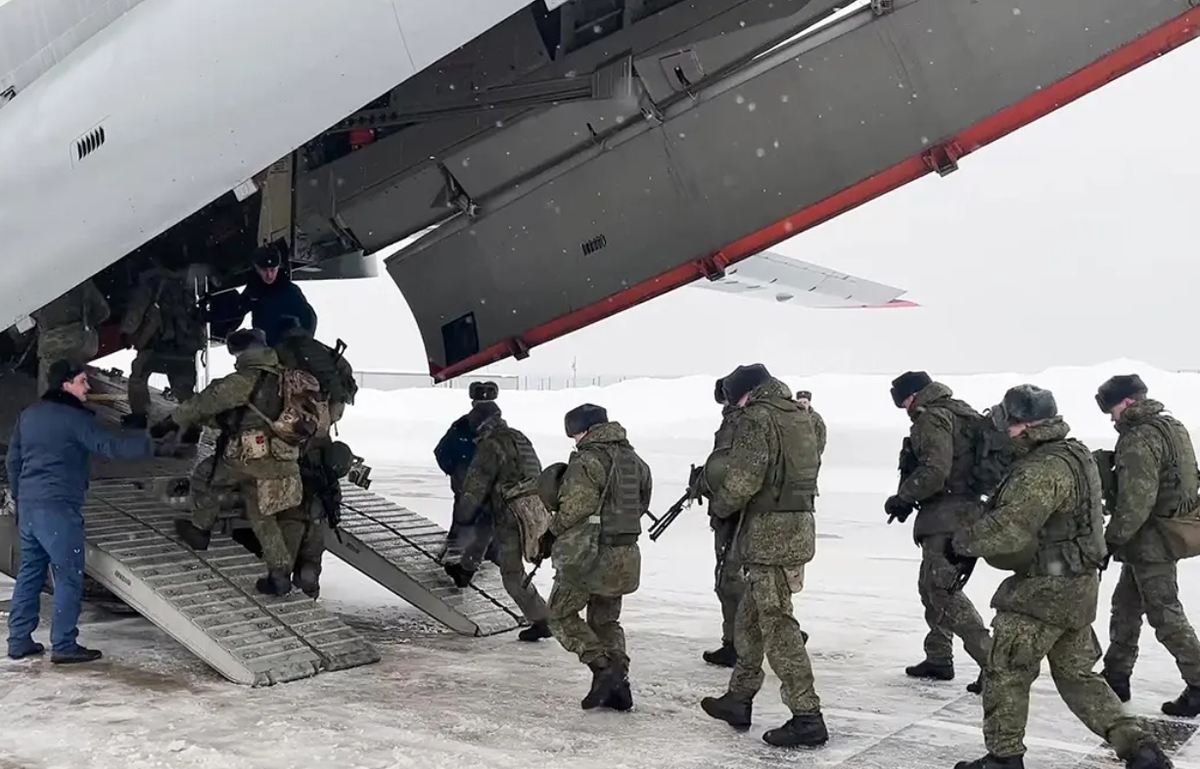 Hiện tại, quân tiếp viện của Nga vẫn đang dồn dập tới Donbass, theo thống kê của Mỹ, số lượng nhóm tác chiến cấp tiểu đoàn chủ lực ở Donbass hiện nay đã tăng lên 76 tiểu đoàn.