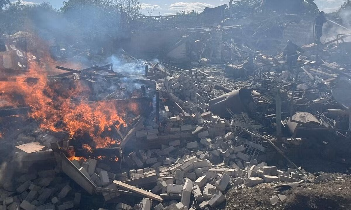 Cuộc rút lui ồ ạt của một số đơn vị Ukraine cũng có lý do chính đáng của họ; do Quân đội Nga tiến công với hỏa lực mạnh mẽ, tốc độ tiến công cao và chiến thuật linh hoạt, dẫn đến những thành công liên tiếp ở khu vực Kharkov.