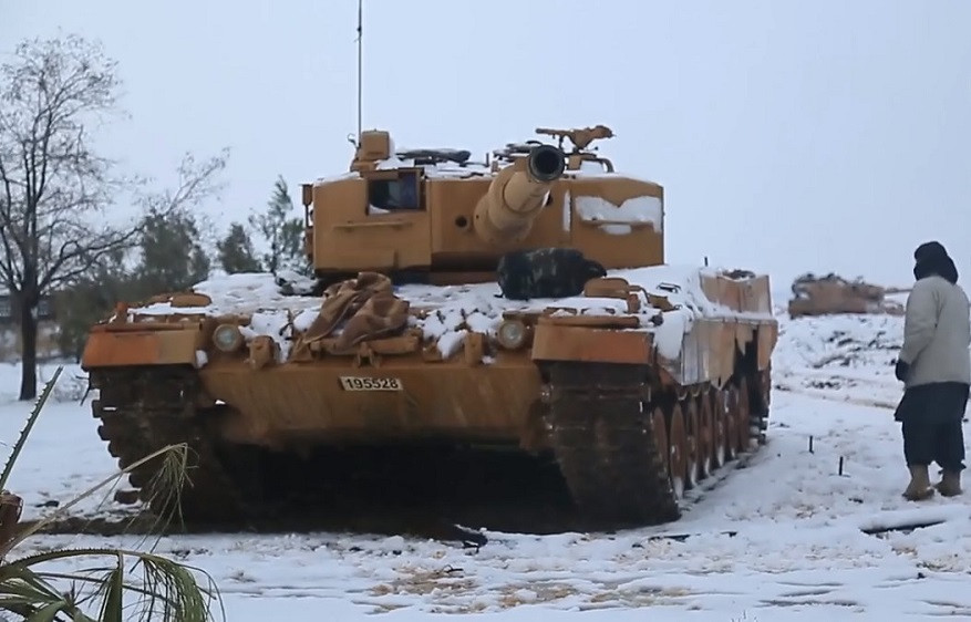 Đến nay, Ukraine có khoảng 100 thành viên kíp xe tăng được huấn luyện để sử dụng xe tăng Leopard 2. Với số lượng thành viên như vậy, Quân đội Ukraine có thể thành lập một tiểu đoàn từ những chiếc xe Leopard 2 đầu tiên được Đức chuyển giao. 