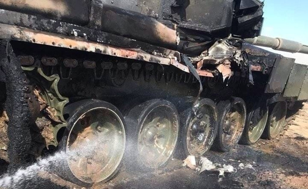 Xung quanh việc các nước phương Tây cung cấp xe tăng chiến đấu chủ lực cho Ukraine cũng có nhiều ý kiến trái chiều. Nguyên soái Không quân Anh (đã nghỉ hưu) Greg Bagwell trong phỏng vấn với tờ Daily Express cho rằng, nếu không có tiêm kích F-16, xe tăng phương Tây sẽ không thể giúp Ukraine, đẩy lùi cuộc tấn công của Nga.