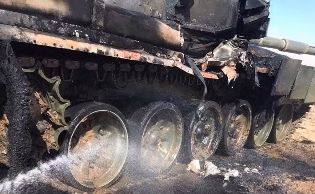 Xung quanh việc các nước phương Tây cung cấp xe tăng chiến đấu chủ lực cho Ukraine cũng có nhiều ý kiến trái chiều. Nguyên soái Không quân Anh (đã nghỉ hưu) Greg Bagwell trong phỏng vấn với tờ Daily Express cho rằng, nếu không có tiêm kích F-16, xe tăng phương Tây sẽ không thể giúp Ukraine, đẩy lùi cuộc tấn công của Nga.