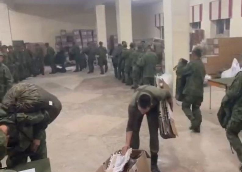 Thông tin về binh lính của Quân đội Triều Tiên được cho là đã xuất hiện ở khu vực Kursk được cung cấp bởi tình báo Quân đội Ukraine. Theo những thông tin này, lính Ukraine hiện đang phối hợp với Quân đội Nga ở phía tây khu vực Kursk và các cuộc tấn công có sự tham gia của lính Triều Tiên sẽ bắt đầu “trong những ngày tới”.