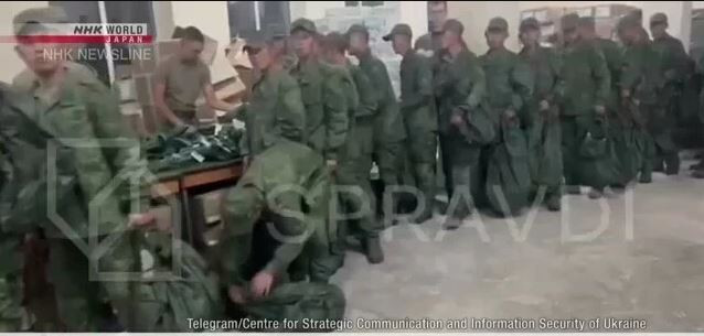 Đồng thời, các nguồn tin (giấu tên) của Ukraine trước đó cho rằng, Quân đội Triều Tiên mặc quân phục của Nga và rất khó phân biệt họ với những người lính Nga, thuộc dân tộc Trung Á. Nhưng theo tình báo Ukraine, lính Triều Tiên sẽ tác chiến độc lập mà không trộn lẫn với quân Nga. Hầu hết binh sĩ Triều Tiên là lính bộ binh, nhưng cũng có lính pháo binh.