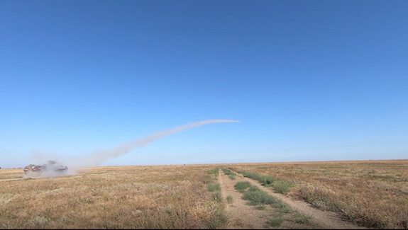 Trung sĩ Alexei Nemikin là lính tên lửa của trung đội phòng không thuộc trung đoàn cận vệ; vũ khí mà Nemikin sử dụng là loại tên lửa phòng không di động vác vai (MANPAD) 9K38 Igla-S; đây là loại tên lửa phòng không hết sức lợi hại của Nga, có thể bắn hạ mục tiêu ở cự ly đến 5km, độ cao phòng không đến 3,5km.