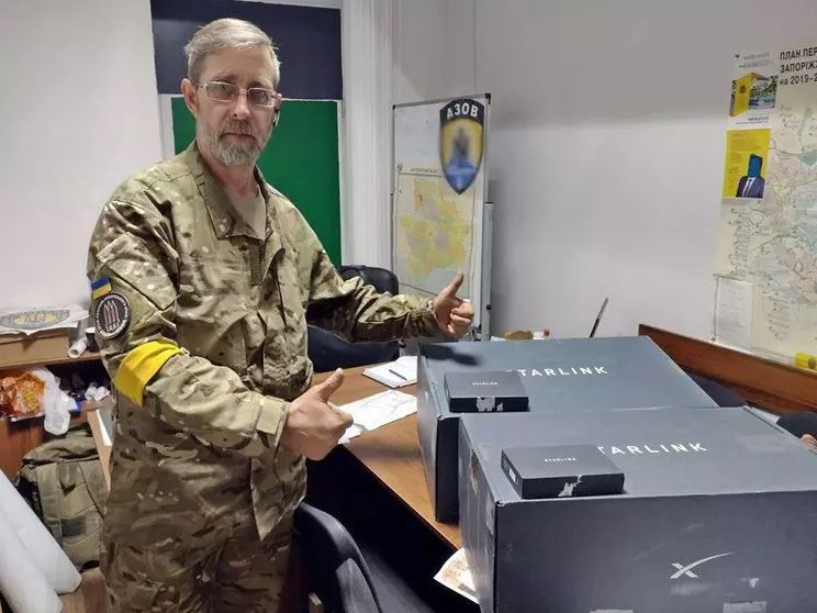 Các quan chức kỹ thuật của quân đội Ukraine cho rằng, các máy thu mặt đất Starlink do Mỹ cung cấp cho quân đội Ukraine, được thiết kế và sản xuất theo tiêu chuẩn dân sự, nên khả năng giữ bí mật không được tính toán ngay từ khâu thiết kế.