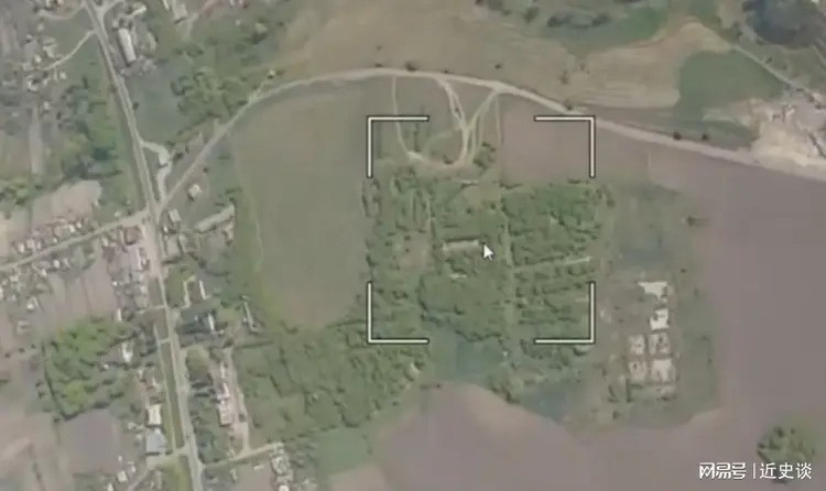 Trong bối cảnh AFU tập trung bảo vệ phía đông, có khả năng họ đã bỏ qua lực lượng trinh sát của Nga từ phía bắc. Do đó, khi UAV trinh sát của lực lượng biên phòng Nga, đang tập trung phát hiện các tuyến vận chuyển chính, thì đã phát hiện được sở chỉ huy của Lữ đoàn bộ binh cơ giới 47.