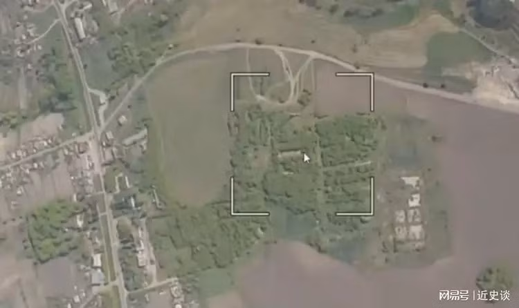 Trong bối cảnh AFU tập trung bảo vệ phía đông, có khả năng họ đã bỏ qua lực lượng trinh sát của Nga từ phía bắc. Do đó, khi UAV trinh sát của lực lượng biên phòng Nga, đang tập trung phát hiện các tuyến vận chuyển chính, thì đã phát hiện được sở chỉ huy của Lữ đoàn bộ binh cơ giới 47.