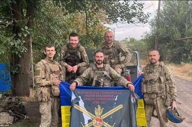 Các nguồn tin của Ukraine và phương Tây cho biết, Lữ đoàn bộ binh cơ giới 59 của Ukraine, được hỗ trợ bởi xe bọc thép BMP-2, đã tái chiếm làng Marynivka ở phía nam thành phố Pokrovsk. Đồng thời, Ukraine cũng tiến hành các cuộc phản công ở mức độ khác nhau theo các hướng khác ở Donetsk.