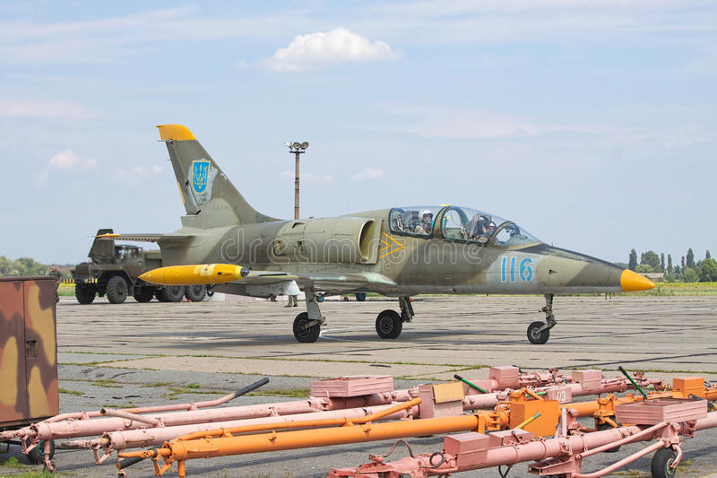 Một sân bay quân sự được đề cập trong thông báo của Bộ Quốc phòng Nga, đó là sân bay quân sự Vasilykov. Cũng trong ngày 12/3, trong hai bản tin do Quân đội Nga đưa ra, đều nhắc đến sân bay ở Ukraine; phải chăng sân bay quân sự Vasilykov đã bị quân dù Nga chiếm giữ ngày hôm đó? Không loại trừ khả năng này.