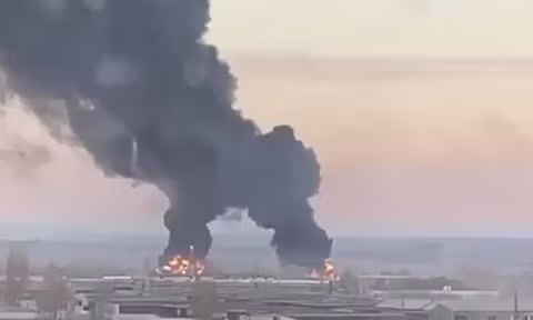 Tuy nhiên, giới chuyên gia cho rằng, sân bay Ukraine do quân dù, mà quân đội Nga công bố cách đây vài ngày, không phải là sân bay Antonov. Quân đội Nga rất giữ bí mật về tên của sân bay bị chiếm giữ, điều này chứng tỏ rằng nó không phải là sân bay Antonov.