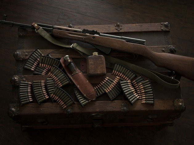 “Súng trường CKC có kẹp đạn mười viên trong hộp tiếp đạn, chỉ phù hợp để săn bắn, nhưng không phù hợp để chiến đấu với kẻ thù có vũ khí hoàn toàn tự động bắn vào bạn từ cách xa 100-200 mét”; Kozulin phân tích.