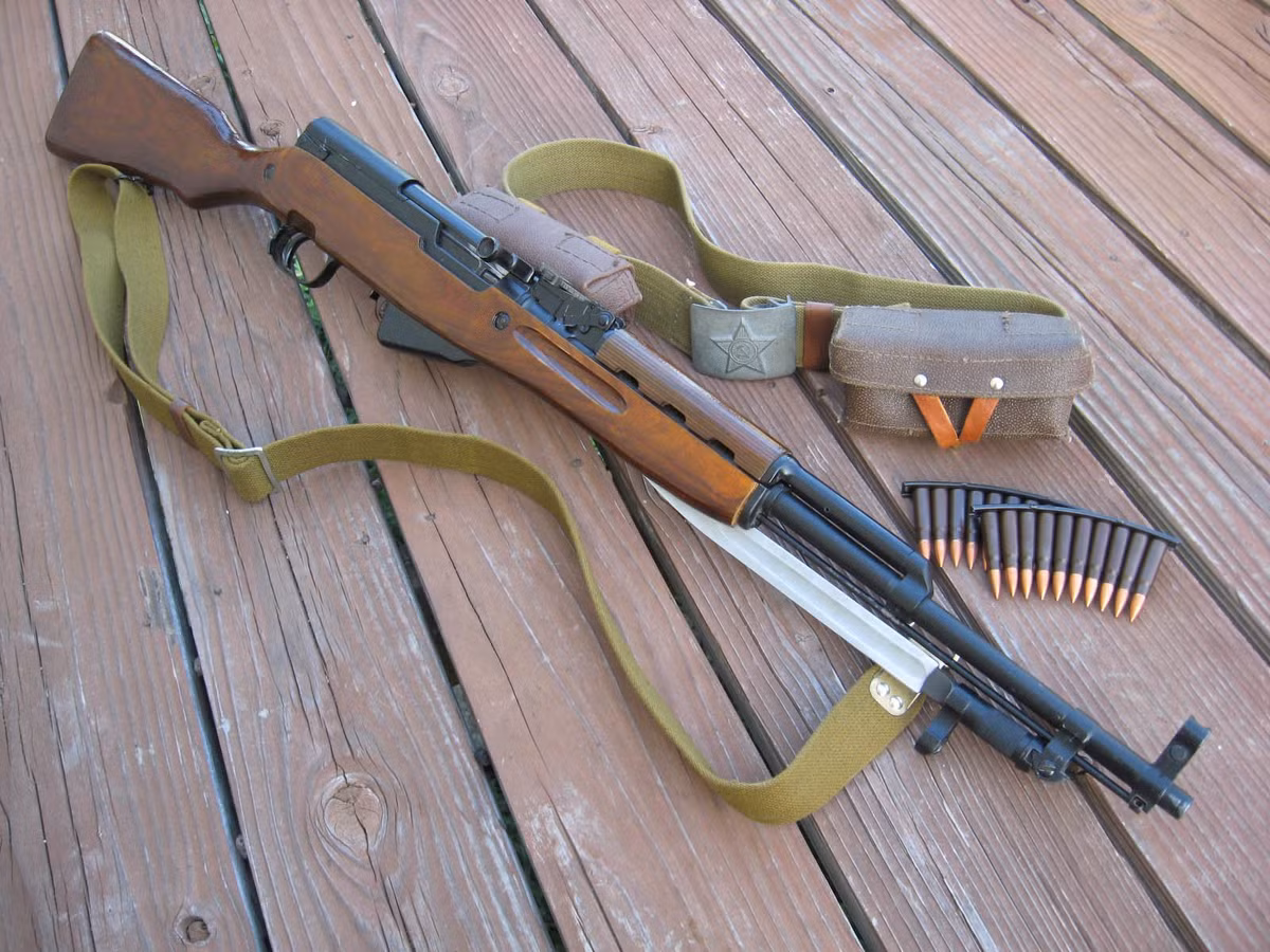 Tuy nhiên, theo ông Kozulin, súng trường CKC vượt trội hơn tiểu liên AK-47 trong các cuộc thử nghiệm quân sự vào cuối những năm 1940. Và đây là một số lý do tại sao.