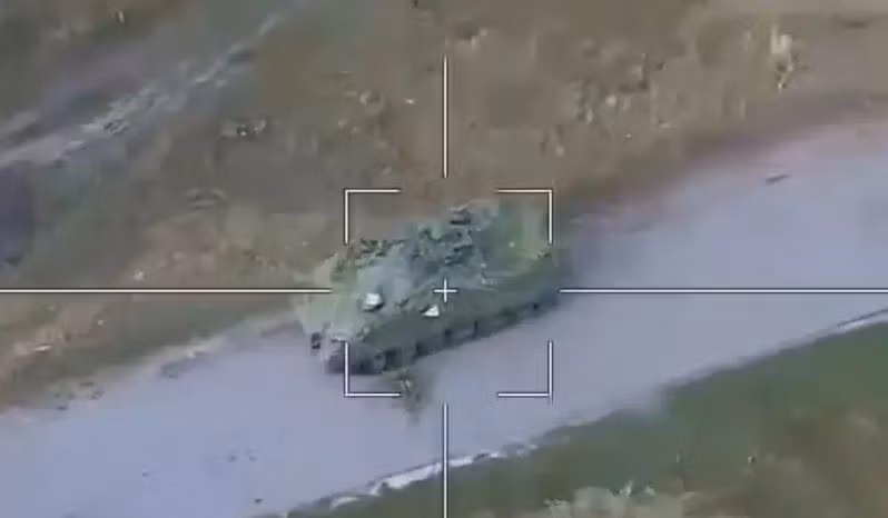 UAV Lancet Nga tieu diet xe boc thep Ukraine nhu trong 