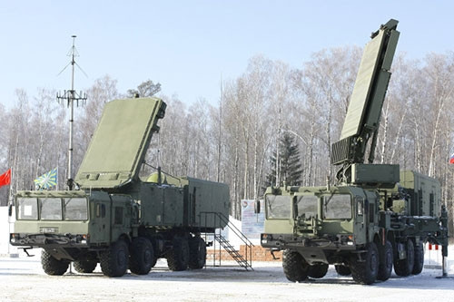 Nhưng ác mộng với UAV Akinci chính là hệ thống phòng không tầm xa S-400; với radar trinh sát toàn cảnh 92N6E, có tầm phát hiện mục tiêu tới 600 km, và có thể phát hiện những mục tiêu tầm quả bóng golf ở cự ly 400km; do vậy những chiếc UAV Akinci vừa cất cánh khỏi bất kỳ sân bay nào của Ukraine đã bị phát hiện.