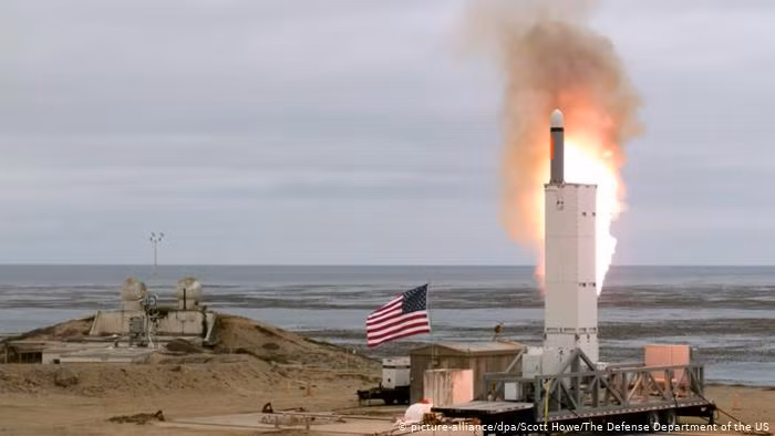 Đánh giá chung là các xu hướng mới liên quan đến hệ thống phóng tên lửa Typhon và các vũ khí tấn công tầm trung trên đất liền đã được Quân đội Mỹ lên kế hoạch, chỉ là một phần trong nỗ lực phát triển tên lửa tầm xa mới của Quân đội Mỹ. Nguồn ảnh: Pinterest. 