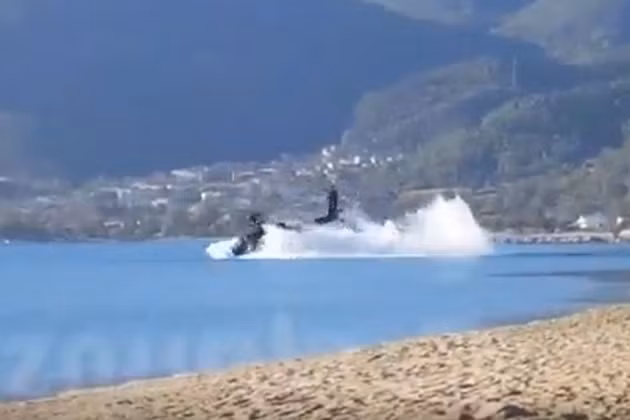 Phi cong truc thang AH-64 Apache bat chuoc Ka-52 cua Nga va cai ket