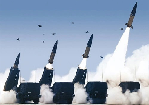 Nhưng với cuộc xung đột đang diễn ra tại Ukraine, với cả hai lĩnh vực có khả năng nhận được nhiều sự quan tâm và tài trợ hơn, rất có thể trong thời gian tới, Lục quân Mỹ sẽ nhận được những hệ thống pháo binh và tên lửa mới, đáp ứng yêu cầu của cuộc chiến tranh hiện đại. 