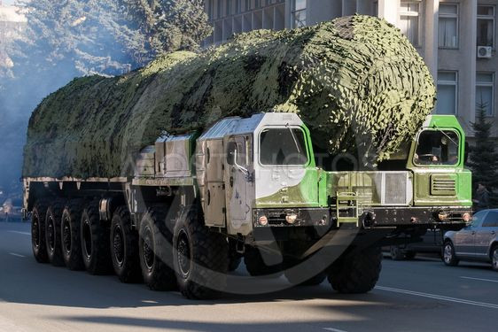 Hiện có thông tin, lực lượng tên lửa chiến lược Nga đang tiến hành tập trận; tuy nhiên trong bối cảnh xung đột giữa Nga và Ukraine đang diễn ra, tuyên bố của lãnh đạo nước Nga rằng, bất kỳ sự can thiệp nào từ các cường quốc bên ngoài để chống lại chiến dịch quân sự của Nga sẽ bị đáp trả “ngay lập tức”, với “những hậu quả chưa từng có trong lịch sử” của đất nước đó và vũ khí hạt nhân có thể là phương tiện cụ thể hóa lời tuyên bố trên.
