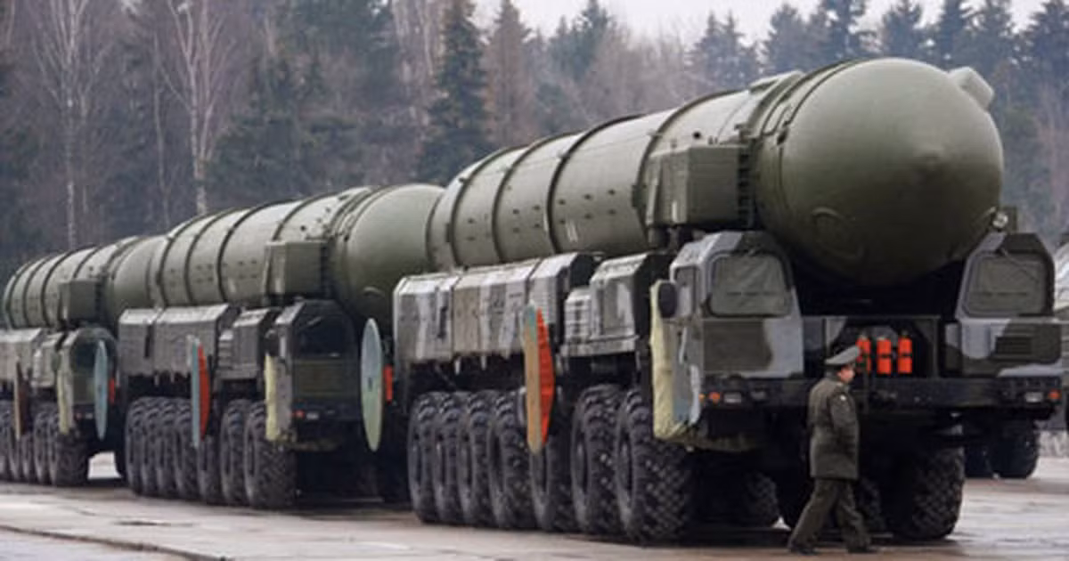 Trên các khung video được người dân đưa lên mạng xã hội, người xem có thể thấy quá trình di chuyển của các hệ thống tên lửa chiến lược dọc theo đường vành đai Moscow. Đồng thời, các nguồn thông tin báo có ít nhất bốn xe phóng tên lửa Topol-M di chuyển. 