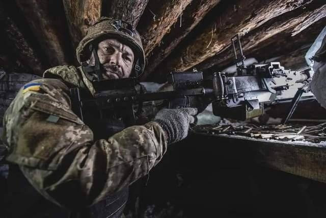 Kênh Deep State của Ukraine cho biết, toàn bộ lính biên phòng của Cơ quan An ninh Liên bang Nga và lực lượng đặc nhiệm Nga đều thiệt mạng hoặc bị thương trong trận đánh không cân sức ở Popovka. Kết quả là quân Ukraine đã mở được cửa mở, đánh chiếm mục tiêu đầu cầu tại đồn biên phòng Nga.