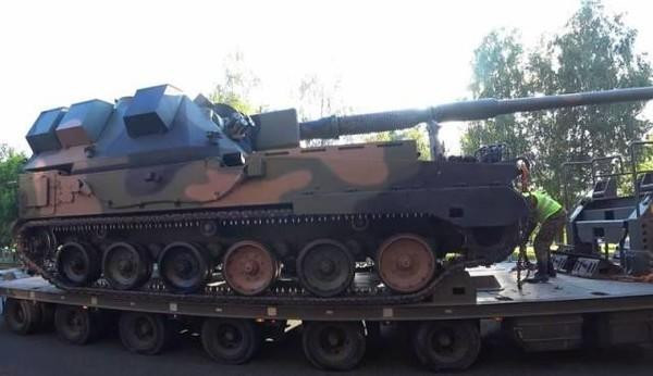 Cho đến nay, Ba Lan đã chuyển giao 18 khẩu pháo tự hành AHS Crab (con cua) cho Ukraine, như một phần trong khoản viện trợ quân sự của nước này, và Kiev đã quyết định mua thêm 54 khẩu nữa.