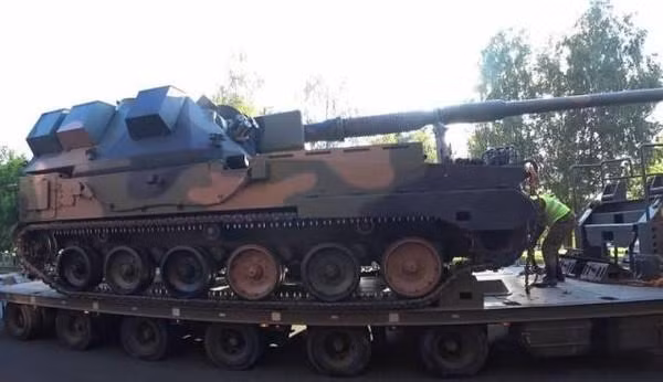 Cho đến nay, Ba Lan đã chuyển giao 18 khẩu pháo tự hành AHS Crab (con cua) cho Ukraine, như một phần trong khoản viện trợ quân sự của nước này, và Kiev đã quyết định mua thêm 54 khẩu nữa.