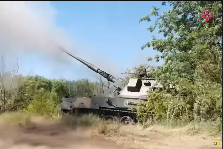 Theo hợp đồng, Ba Lan sẽ bán 56 khẩu pháo tự hành AHS Krab cho Ukraine. Ông Morawiecki cho biết, 18 khẩu AHS Krab đã được chuyển tới Ukraine và đóng vai trò "rất quan trọng" ở chiến trường phía đông.