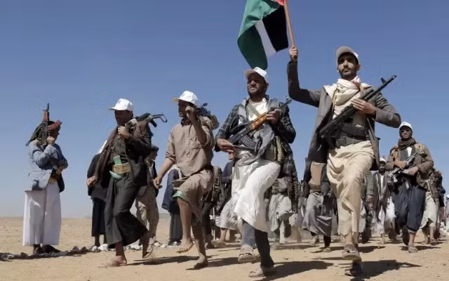 Thông tin này đã được giới chức Mỹ xác nhận. Tim Lenderking, đặc phái viên của Mỹ tại Yemen, xác nhận rằng Nga đang tích cực tìm cách liên lạc với lực lượng vũ trang Houthi và thảo luận về việc chuyển giao vũ khí; nhưng ông từ chối tiết lộ thêm chi tiết. 