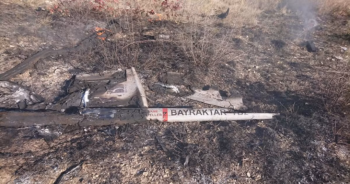 Trong một cuộc phỏng vấn với trang Defense News của Mỹ mới đây, chỉ huy Ukraine nói rõ rằng rõ ràng, số UAV TB2 của Ukraine vẫn còn được sử dụng, nhưng tần suất triển khai và vai trò của UAV TB2 đã thay đổi.