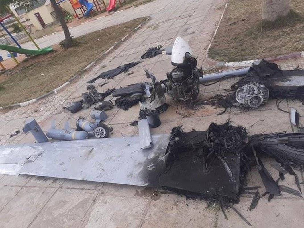 Tuy nhiên “ngày vui ngắn chẳng tày gang”, UAV TB2 đã nhanh chóng biến mất khỏi các video chiến đấu trên chiến trường và việc sử dụng UAV TB2 ngày càng hạn chế trước hệ thống phòng không được tăng cường của Nga. 