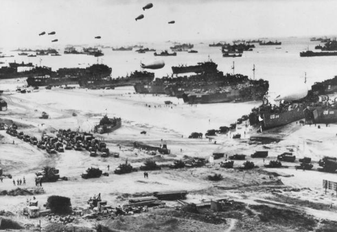 Các sử gia quân sự cho rằng, các yếu tố quyết định chiều hướng của một cuộc chiến tranh quy mô lớn như Thế chiến hai, chủ yếu gồm những nhân tố như sau: Thứ nhất, đó là quy mô quân đội; dựa trên mô hình chiến tranh lúc bấy giờ, quy mô lực lượng vẫn là một trong những yếu tố có thể quyết định kết quả của cuộc chiến.