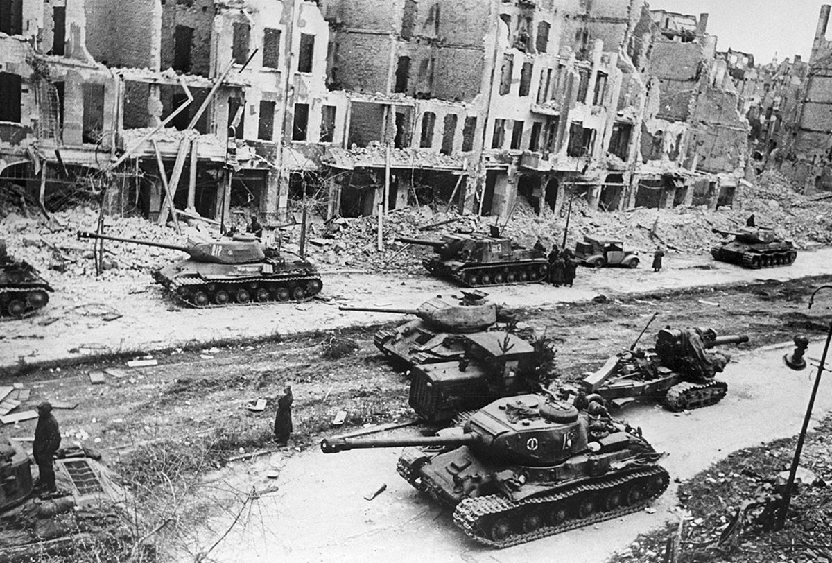 Thứ hai là việc hỗ trợ hậu cần. Như binh pháp từ xưa đã nói: quân và ngựa muốn di chuyển, lương thực và cỏ đi trước; điều này đã được kiểm chứng đằng sau một cuộc chiến quy mô lớn, đó là khả năng cung cấp hậu cần của một quốc gia.