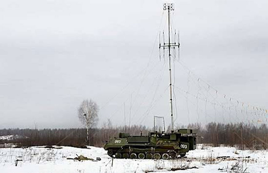 Tuy nhiên, RFAF đã đưa vào hệ thống tác chiến điện tử Borisoglebsk-2, sử dụng phép đo hai chiều. Một mặt, nó nhận tín hiệu Starlink, mặt khác, nó thực hiện phép đo và định vị ngược. Borisoglebsk-2 có thể phát hiện tín hiệu Starlink trong phạm vi 180 độ. Trong bán kính 10 km, Borisoglebsk-2 có thể định vị hệ thống Starlink nhanh chóng; độ chính xác có thể đạt tới 50 mét. 