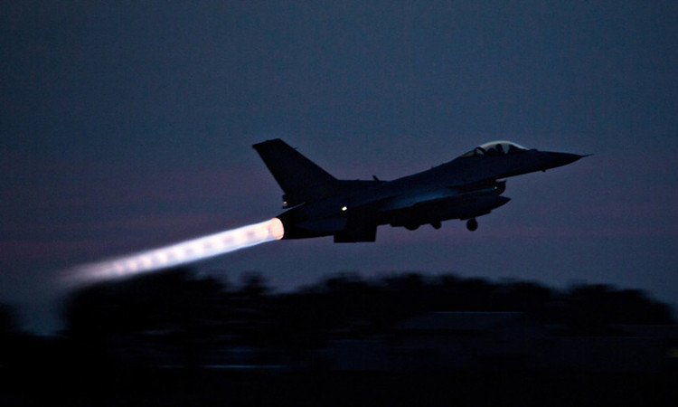 Do vậy Không quân Ukraine nhanh nhất cũng phải mất từ 3 đến 5 năm (kể từ khi nhận máy bay), mới hình thành sức mạnh chiến đấu của phi đội máy bay chiến đấu mới; chưa kể đây chỉ là máy bay chiến đấu thế hệ 4, hiện Mỹ đã ngừng trang bị và các loại phụ tùng thay thế thường rất đắt đỏ.