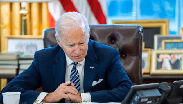 Vào ngày 4/3, NATO đã chính thức bác bỏ yêu cầu của Ukraine lập vùng cấm bay đối với Ukraine, bất chấp các lời kêu gọi liên tục từ các quan chức Ukraine; vì các quan chức cho rằng, điều này sẽ là nguyên nhân gây nên cuộc chiến trực tiếp với Nga. 