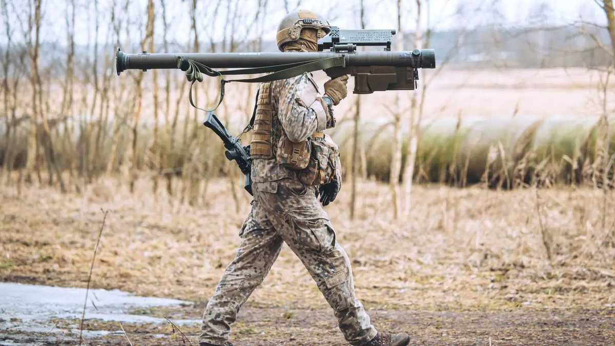 Tên lửa phòng không di động vác vai (MANPAD), bao gồm cả tên lửa Stinger do Mỹ sản xuất, là một phần quan trọng trong viện trợ vũ khí và các nguồn cung cấp khác tới Ukraine gần đây.