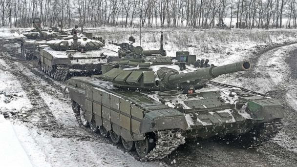 Thông báo của Bộ Quốc phòng Nga cho biết: “Kíp xe tăng, bao gồm trung sĩ Dmitry Garbuz, hạ sĩ Artyom Kabaev và binh nhì Takhir Urunov, đã tiêu diệt hai trực thăng cùng một lúc bằng một loạt bắn”.