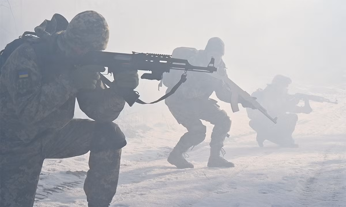 Hiện lực lượng Ukraine phòng thủ tại một phần nhỏ của quận Levoberezhny; khu vực phía tây của quận Primorsky của thành phố; khu vực cảng Mariupol và Nhà máy Ilyich vẫn chưa bị đánh bật.