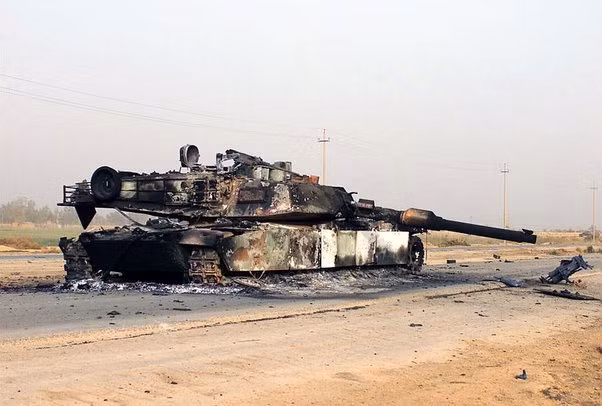 Ngoài ra, Mỹ đã mất hơn 80 chiếc xe tăng M1A2 Abrams trong Chiến tranh Iraq; cùng với đó là chi phí cao và độ phức tạp của nó, cũng đã gây ra những thách thức nhất định đối với việc sử dụng và bảo trì và chỉ Quân đội Mỹ mới đủ năng lực khai thác loại xe tăng phức tạp này. 