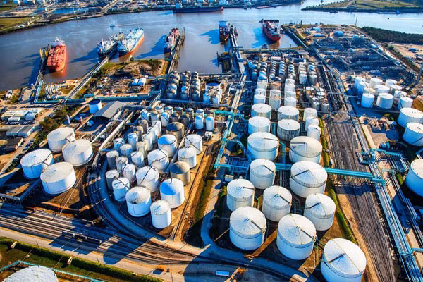 Phía Nga rõ ràng cũng rất coi trọng cuộc gặp này. Trước cuộc họp, Phó Thủ tướng Liên bang Nga Alexander Novak tuyên bố rằng, hiện nay châu Âu không thể từ bỏ hoàn toàn việc nhập khẩu năng lượng từ Nga và dầu mỏ và khí đốt tự nhiên của Nga là không thể thay thế đối với các nước châu Âu.