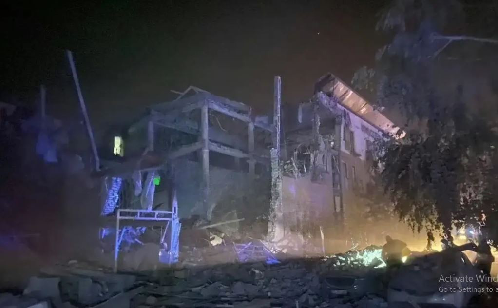 Việc phát sóng trực tiếp của “phóng viên chiến trường” bất đắc dĩ trên cũng đã bộc lộ những vấn đề mới. Đối với hoạt động quân sự, bí mật là rất quan trọng; việc phát sóng trực tiếp cuộc tấn công này chắc chắn đã khiến Ukraine mất đi “bí mật” ở một mức độ nhất định. Do vậy Ukraine phải có cơ chế quản lý thông tin chặt chẽ hơn nữa.