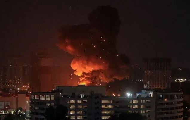 Sau vụ tấn công, có tới 15 người bị thương “nói tiếng Anh” đã được giải cứu. Chi tiết này càng khẳng định rằng, thực sự có một số lượng lớn giảng viên nước ngoài và lính đánh thuê nước ngoài đã đóng quân trong khách sạn. 