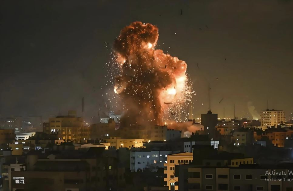 Vào lúc 3 giờ sáng ngày 28/8, một tiếng động lớn đã phá vỡ sự yên tĩnh của quận Krivoy Rog, thành phố Kavbas, vùng Dnipropetrovsk. Theo kênh truyền thông “RBC Ukraine”, khách sạn Aurora trong quận đã bị tên lửa đạn đạo Iskander của Nga tấn công. Sự việc này không chỉ gây thiệt hại về vật chất, mà còn gây ra những nghi ngờ.