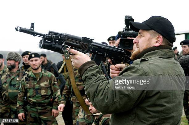 Chúng ta biết rằng, nước Cộng hòa tự trị Chechnya chỉ là một trong 85 chủ thể thuộc liên bang Nga và là một trong 22 nước cộng hòa tự trị trực thuộc chính phủ Nga, bao gồm cả nhân vật số 1 Chechnya là Tổng thống Kadyrov, tất cả đều thuộc quyền của Tổng thống Putin.