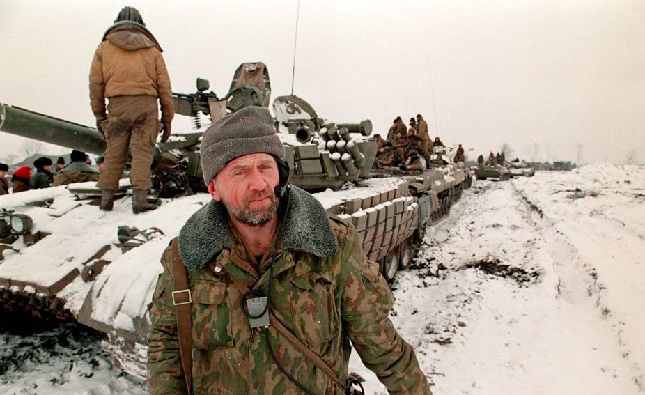 Nhưng một thực tế đó là ở Chechnya khi đó, không chỉ có một lực lượng vũ trang với quy mô bằng một quân đội trung bình ở châu Âu, mà ngay cả bản thân Kadyrov (cha), cũng đã tuyển dụng một đội bảo vệ riêng, gồm bảy đến tám nghìn người.