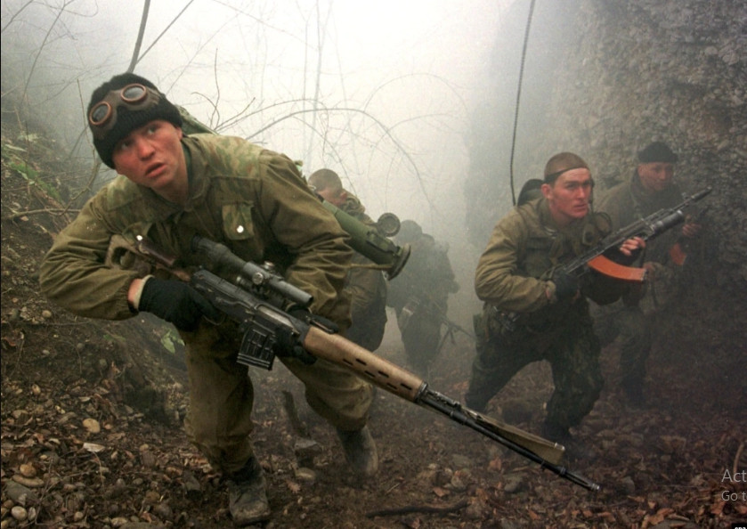 Vấn đề ở đây cần đề cập đến những nhân vật quan trọng, trong cuộc chiến giành quyền lực tại Chechnya, đó là gia tộc Kadyrov có xung đột với Tổng thống Chechnya lúc bấy giờ là ông Maskhadov và thái độ của ông Kadyrov đã quay ngoắt 180 độ, khi hợp tác chặt chẽ với Nga để giành quyền cai trị Chechnya.