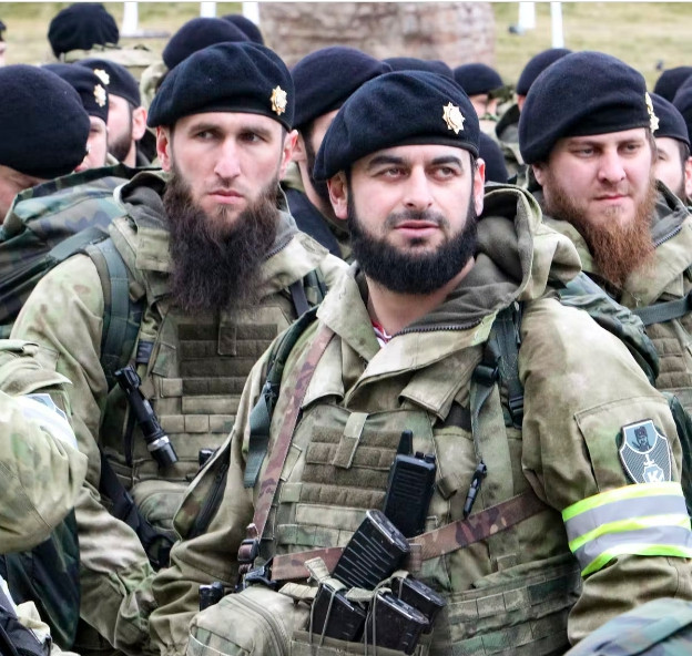 Lịch sử trong những ngày đầu nước Nga độc lập khỏi Liên Xô, Chechnya không có được quy chế của một "nhà nước" như Cộng hòa tự trị Tatarstan, và đó là lý do nước này không đủ điều kiện để thành lập "lực lượng vũ trang quốc gia" của riêng mình.