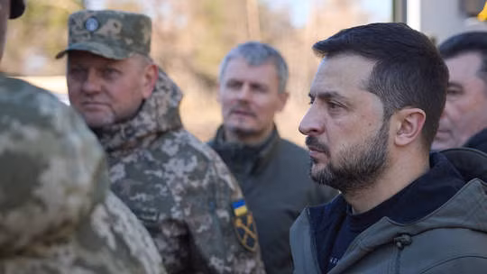 Hơn nữa, khi chiến tranh tiếp tục, sự rạn nứt giữa người dân Ukraine và chính phủ tiếp tục mở rộng, hai bên không thể làm việc cùng nhau; thay vào đó, nó đã trở thành một trò chơi “mèo vờn chuột”. Ukraine sẽ phải chịu số phận, còn thời gian tiếp tục ủng hộ Nga. 